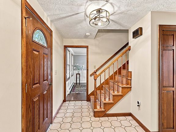 2nd image of 6 Laurel Rd
