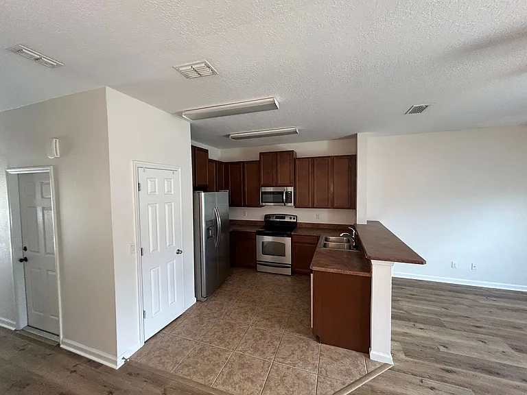2700 Revolution St #103 — Photo 22