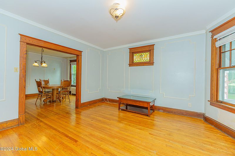 5th image of 1 Forest Avenue