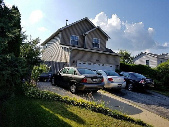 1st image of 300 Magnolia Dr