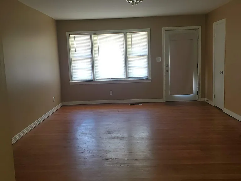 90 Central Ave — Photo 4