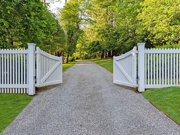 20-4 Colonial Ct 17ed - PRINT.jpg