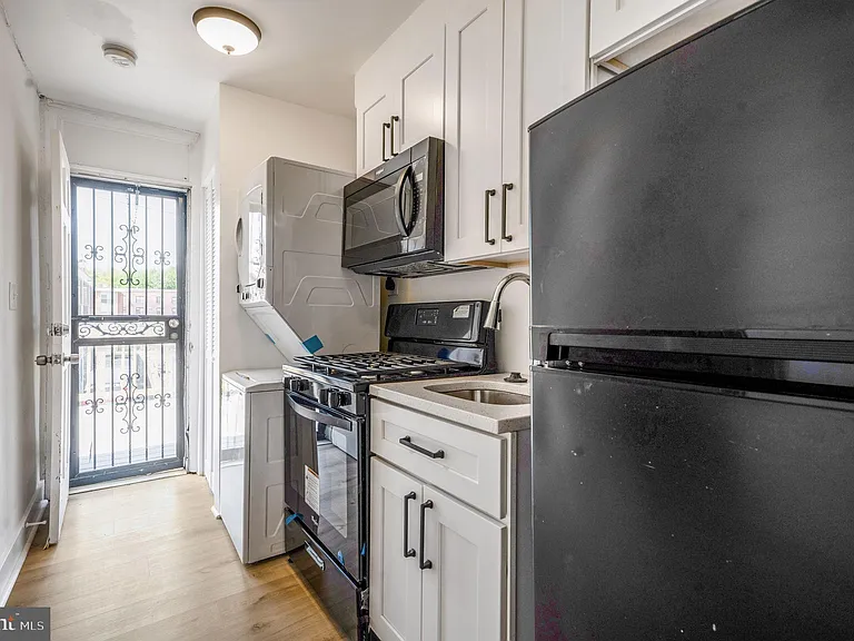 2538 9th St NW #B — Photo 13
