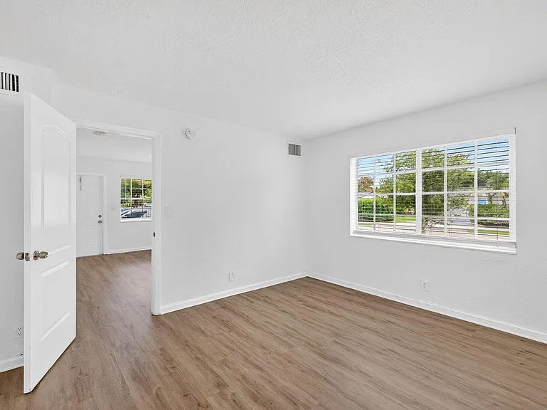 1671 NE 33rd St #1 — Photo 15
