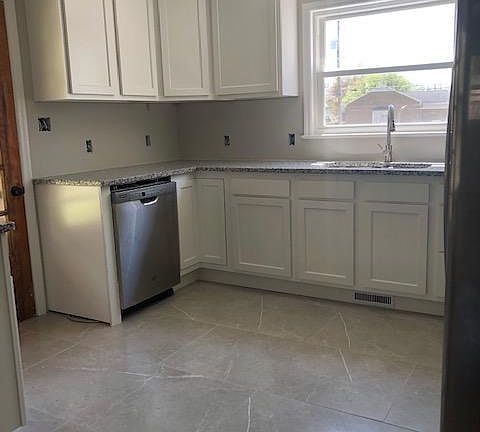 4th image of 808 Woodland Way