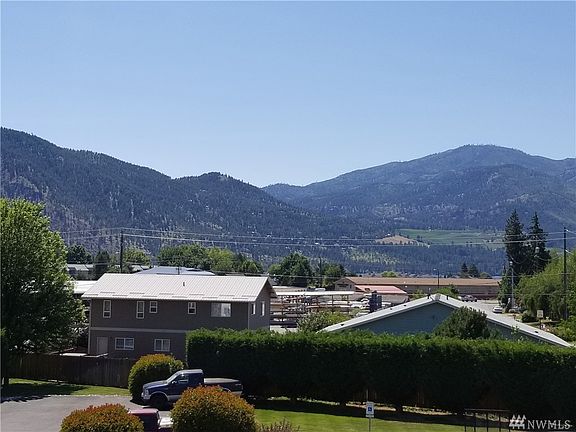 5th image of 302 Village Dr