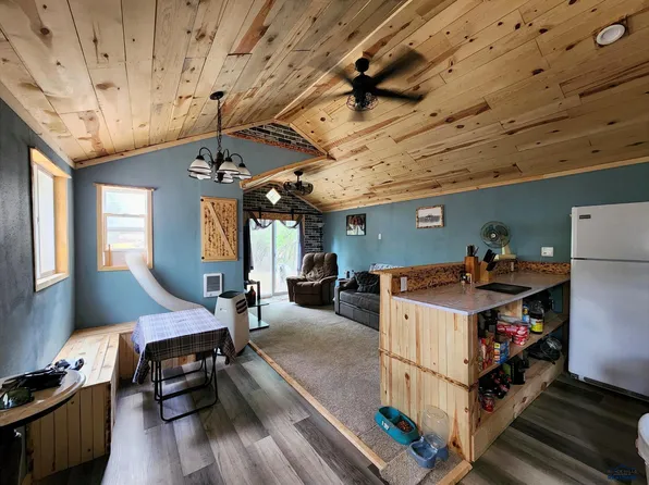 2317 Wilson Ave, Hot Springs, SD 57747