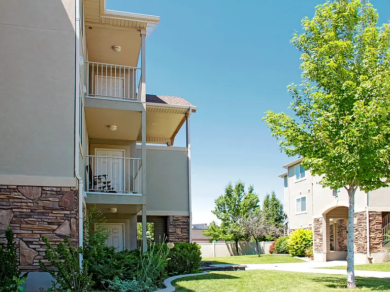 Autumn Hills Apartments — Photo 11