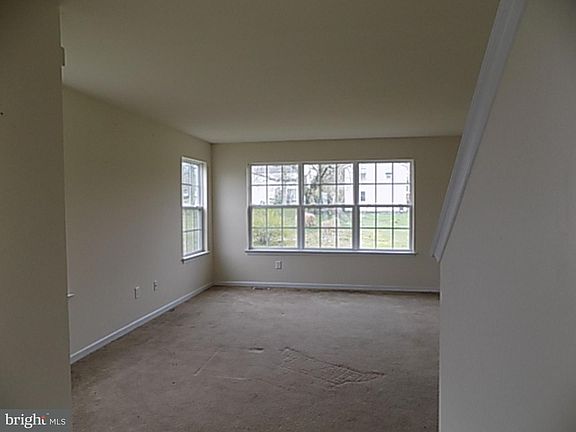 3rd image of 54 Twin Oaks Dr