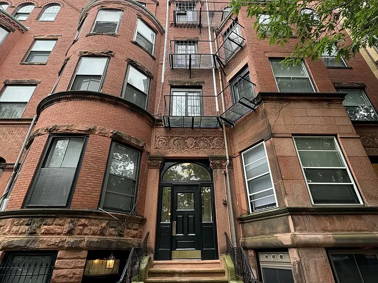 1069 Beacon St #1 — Photo 3