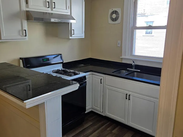 7129 Seaford Rd — Photo 10
