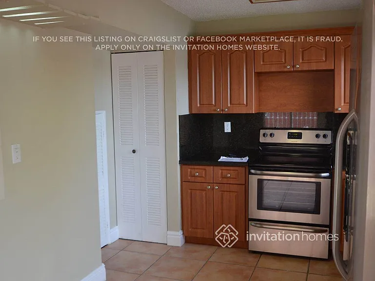 14002 SW 161st Ter — Photo 3