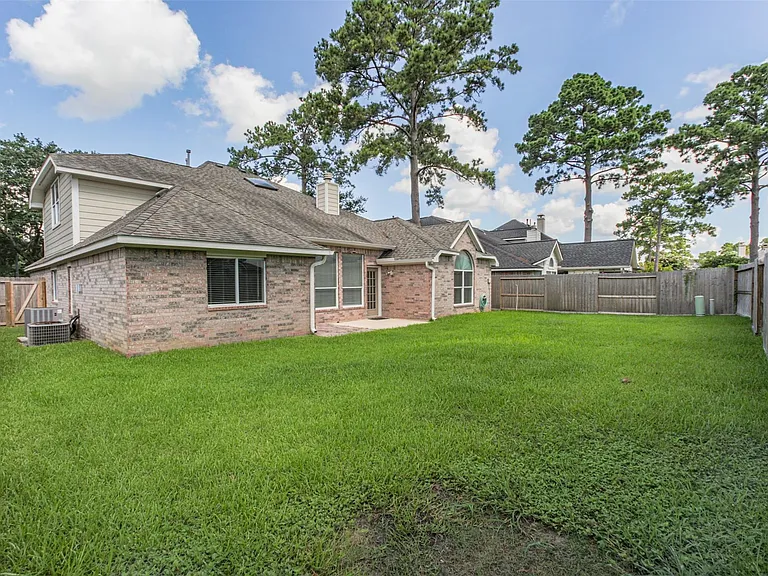 15810 Cypress Hall Dr — Photo 43