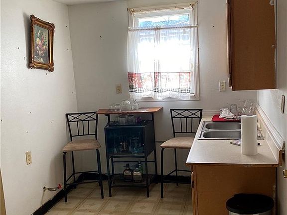 5th image of 4119 Duplessis St