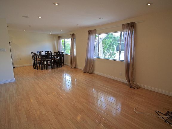 4th image of 18601 Collins St APT D24