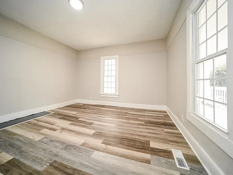 154285_019_living_room_13481140.jpg