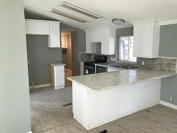 3rd image of 28086 Mountain Ave