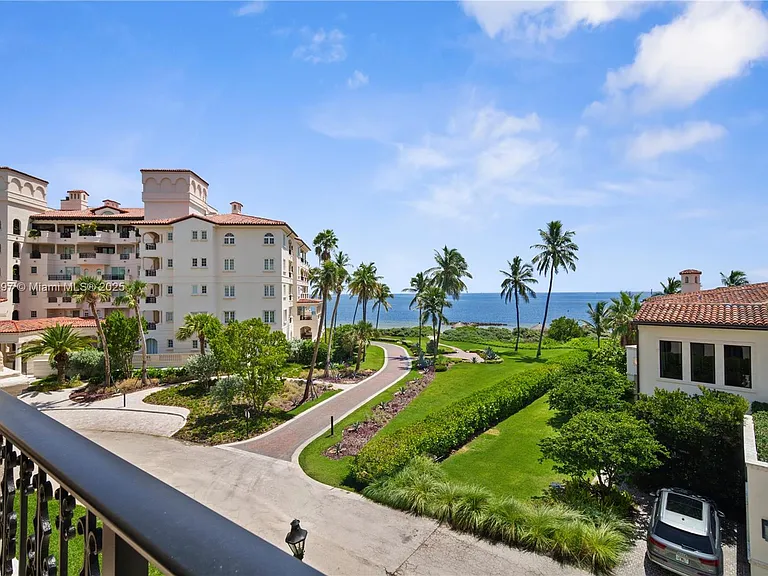 19234 Fisher Island Dr #19234 — Photo 30