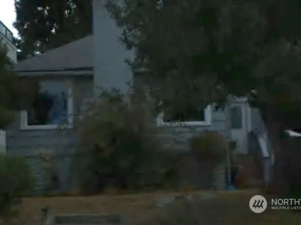 2214 Broadway E, Seattle, WA 98102