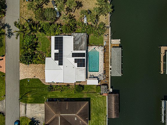 3rd image of 370 Beverly Ct
