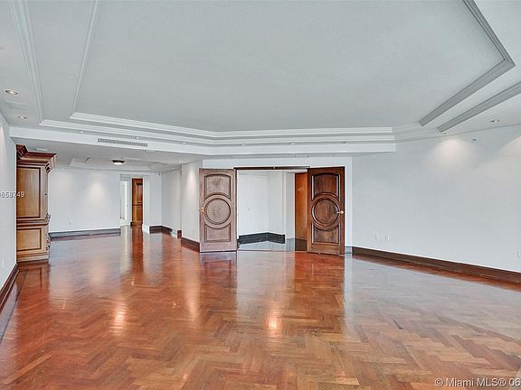 4th image of 19955 NE 38th Ct APT 2004