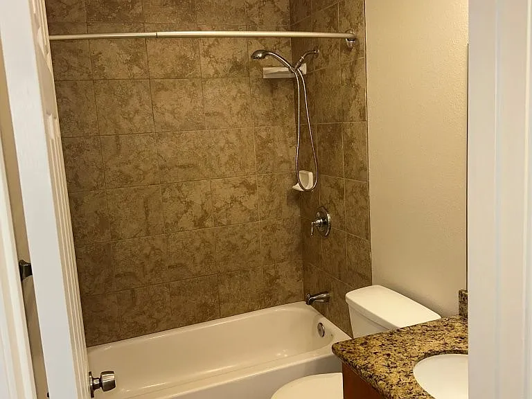 900 Alvarez Ave #8 — Photo 18