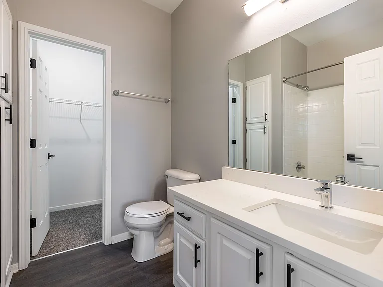 Centennial Park Apartments — Photo 21