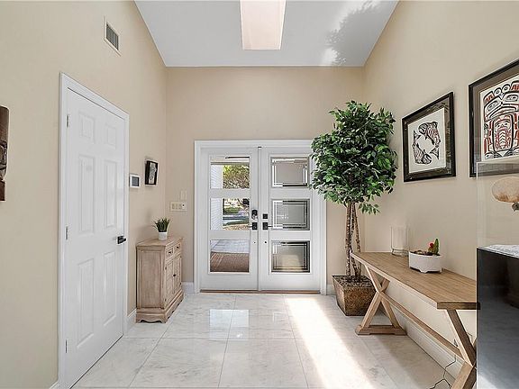4th image of 368 Woodlake Lane