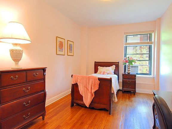 5th image of 104 W 70th St Ph 3