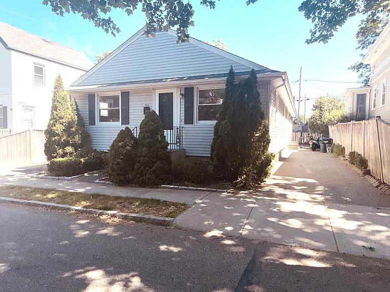 25 1/2 Thurston Ave #B — Photo 2