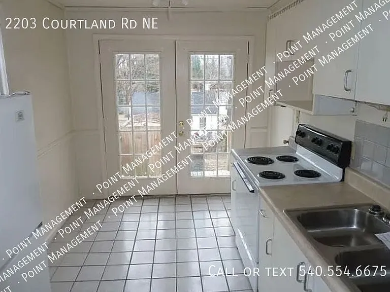 2203 Courtland Rd NE — Photo 7