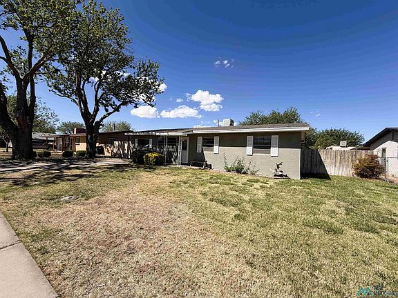 2nd image of 806 Meadow Pl