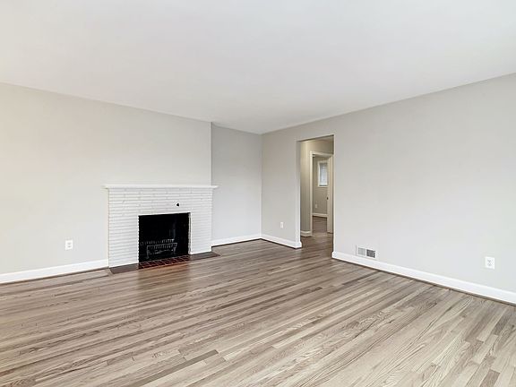 3rd image of 2940 Terrace Dr