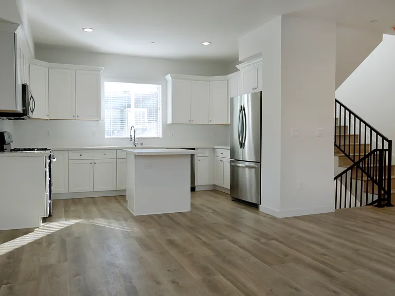 6936 Hazeltine Ave — Photo 1