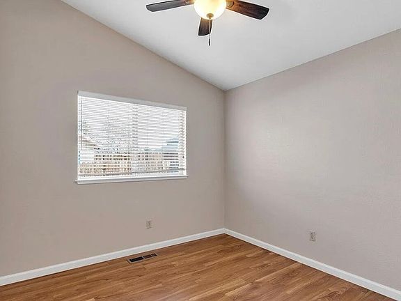 4th image of 610 Boulder Cir