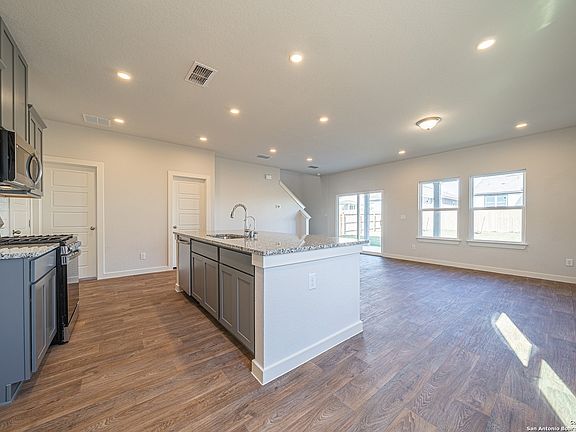 4th image of 731 Bellamy Drive