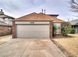2137 Lakecrest Dr, Moore, OK 73170