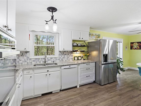 5th image of 623 W Springwood Dr