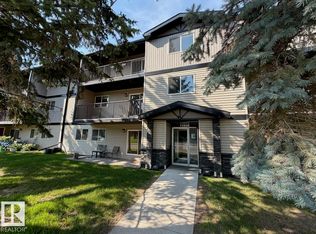 Countryview, Edmonton, AB T6J 4E3