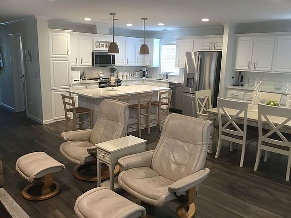 3rd image of 300 Marlin Dr