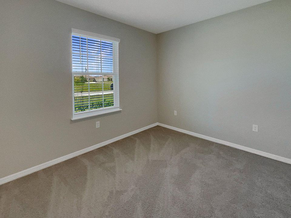1st image of 863 Fraser Dr