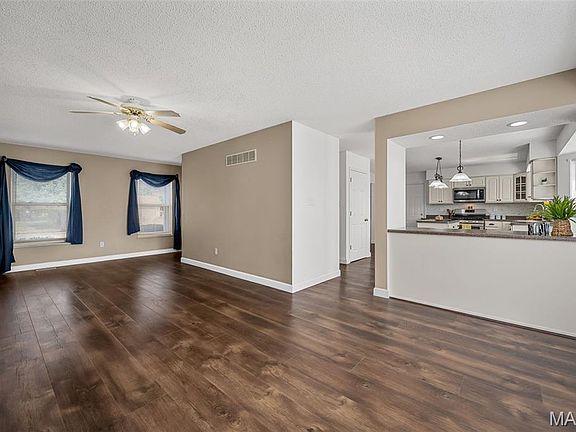 4th image of 120 Bromley Ct