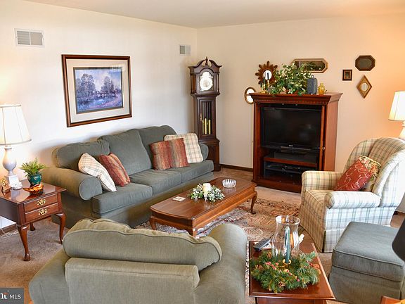 5th image of 921 Cypress Ln