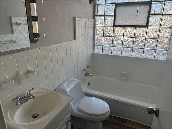 5th image of 4650 Dewey Ave