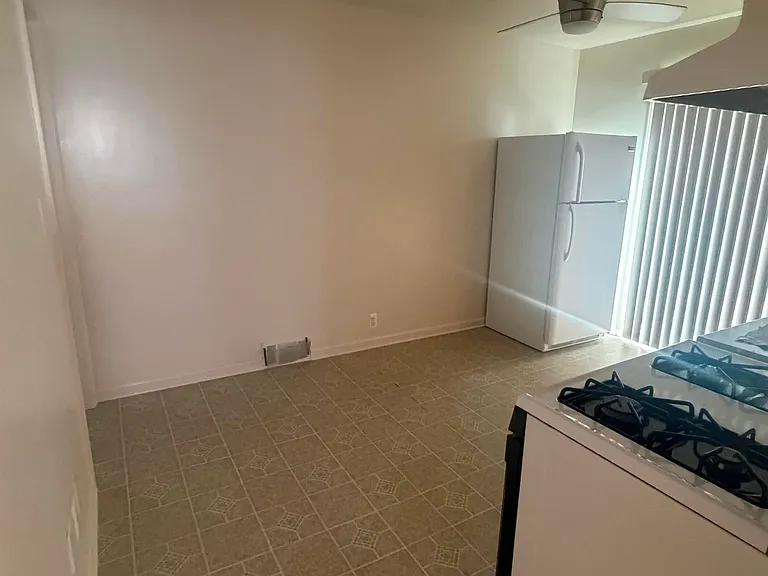 20644 Hollywood St — Photo 14