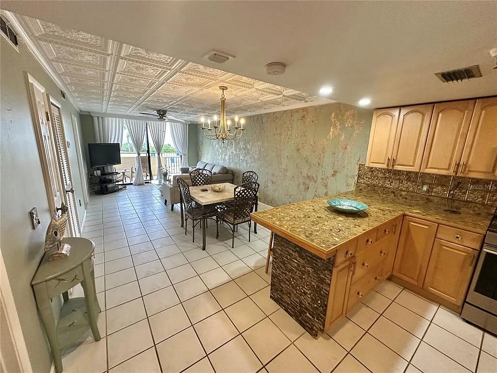 2 bed, 2.0 bath, 950 sqft, $2,500 — Photo 3