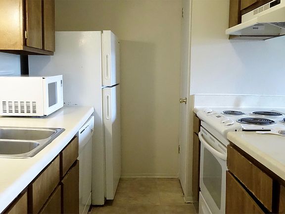 3rd image of 115 Sycamore Dr APT 134