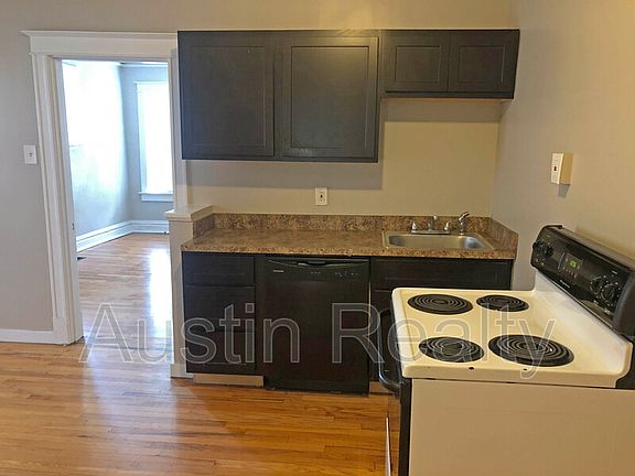 3rd image of 5018 Lindenwood Ave Floor 1