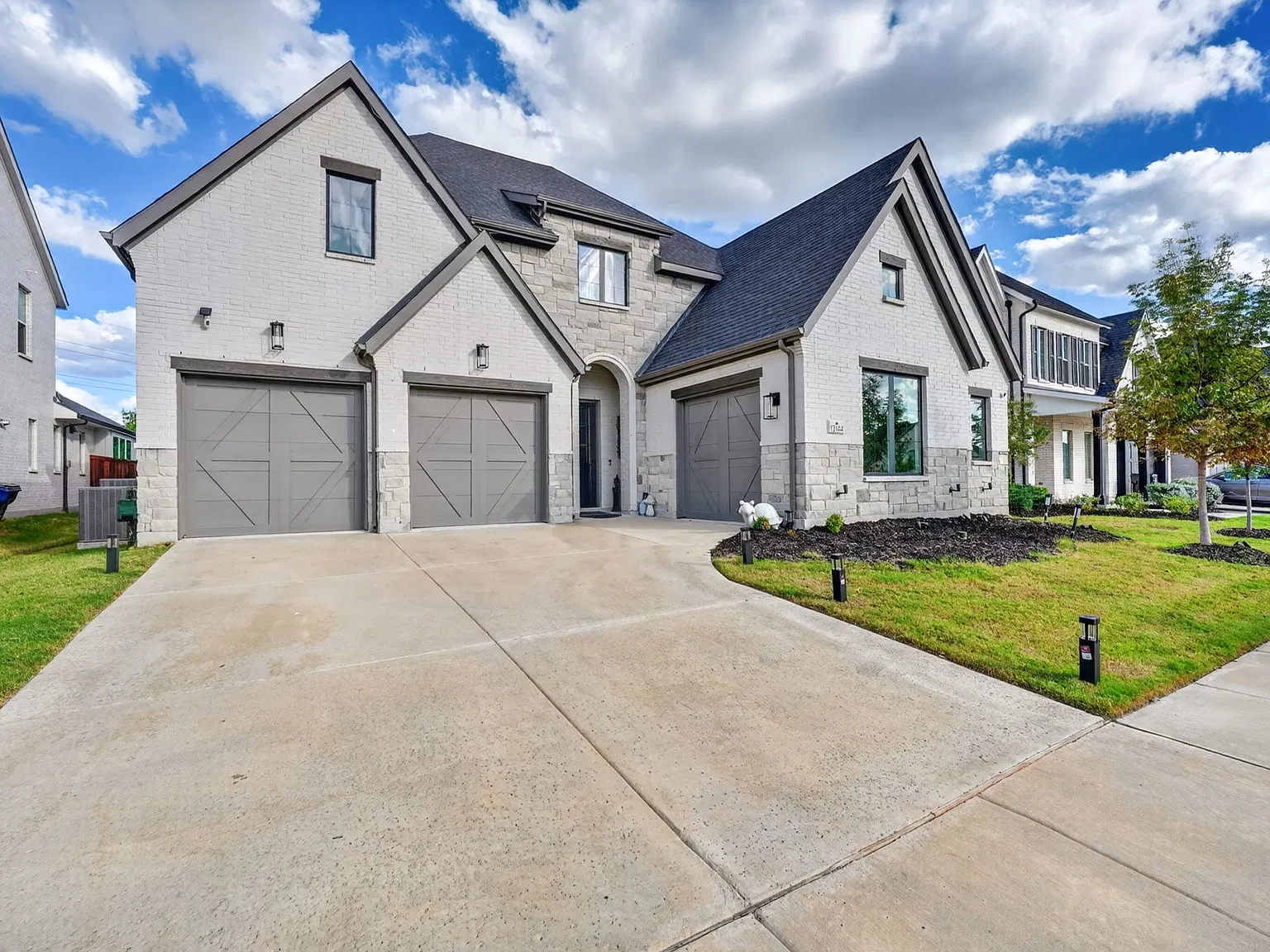 5 bed, 4136 sqft, $6,500 — Photo 1
