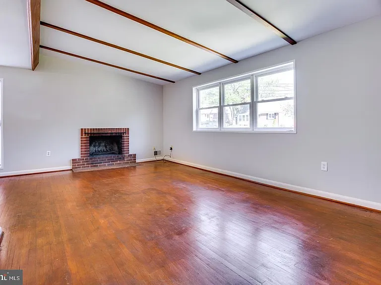 502 N Mansfield St — Photo 8